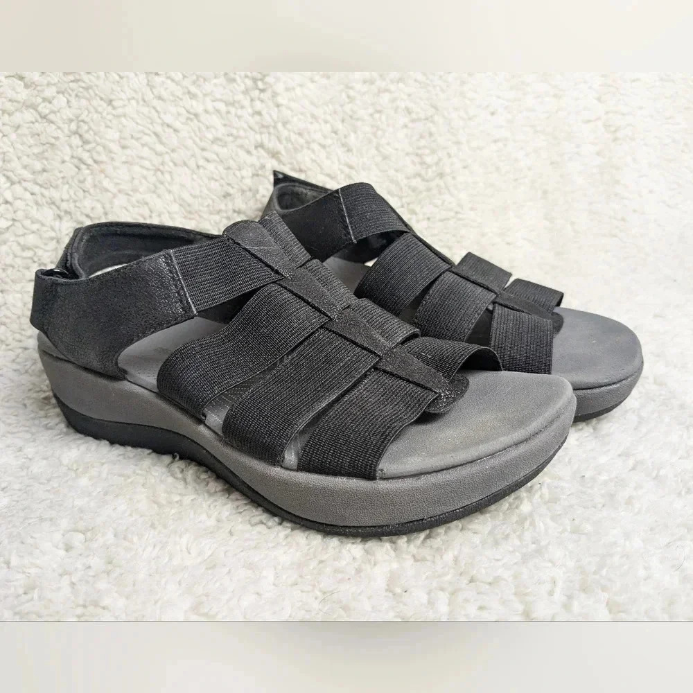 CLARKS Sandals women size 6 black and Gray super comfy!